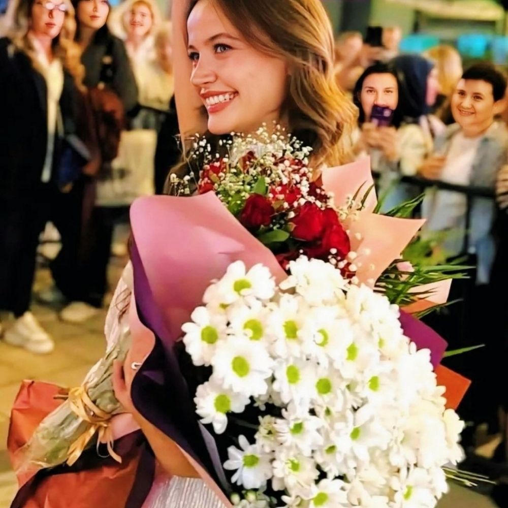 Fã Account de Yağmur Yüksel e Dilbar de kanÇiÇekleri 