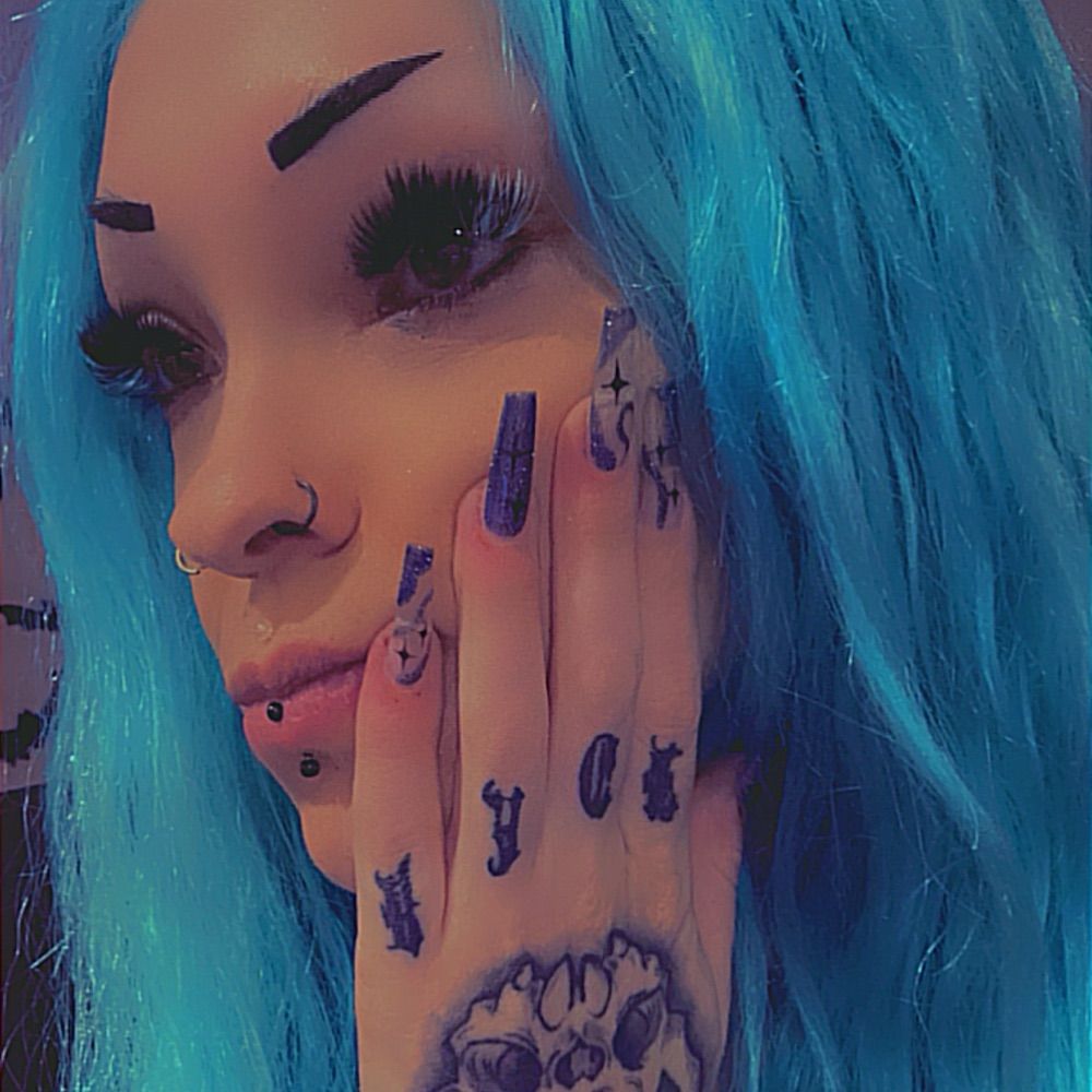 🦇That Hot Dying Chick🦇