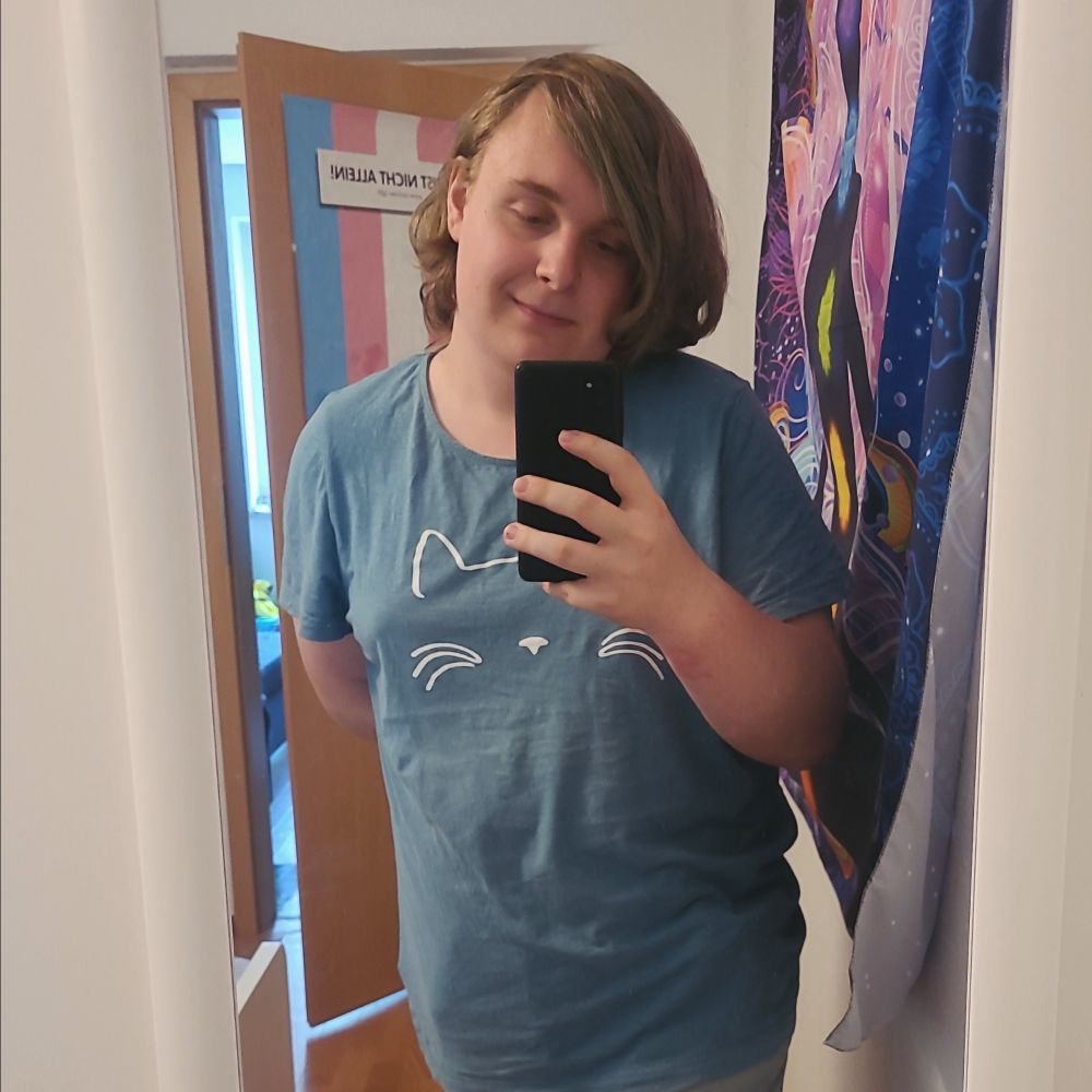 Maxi [it/its/any]