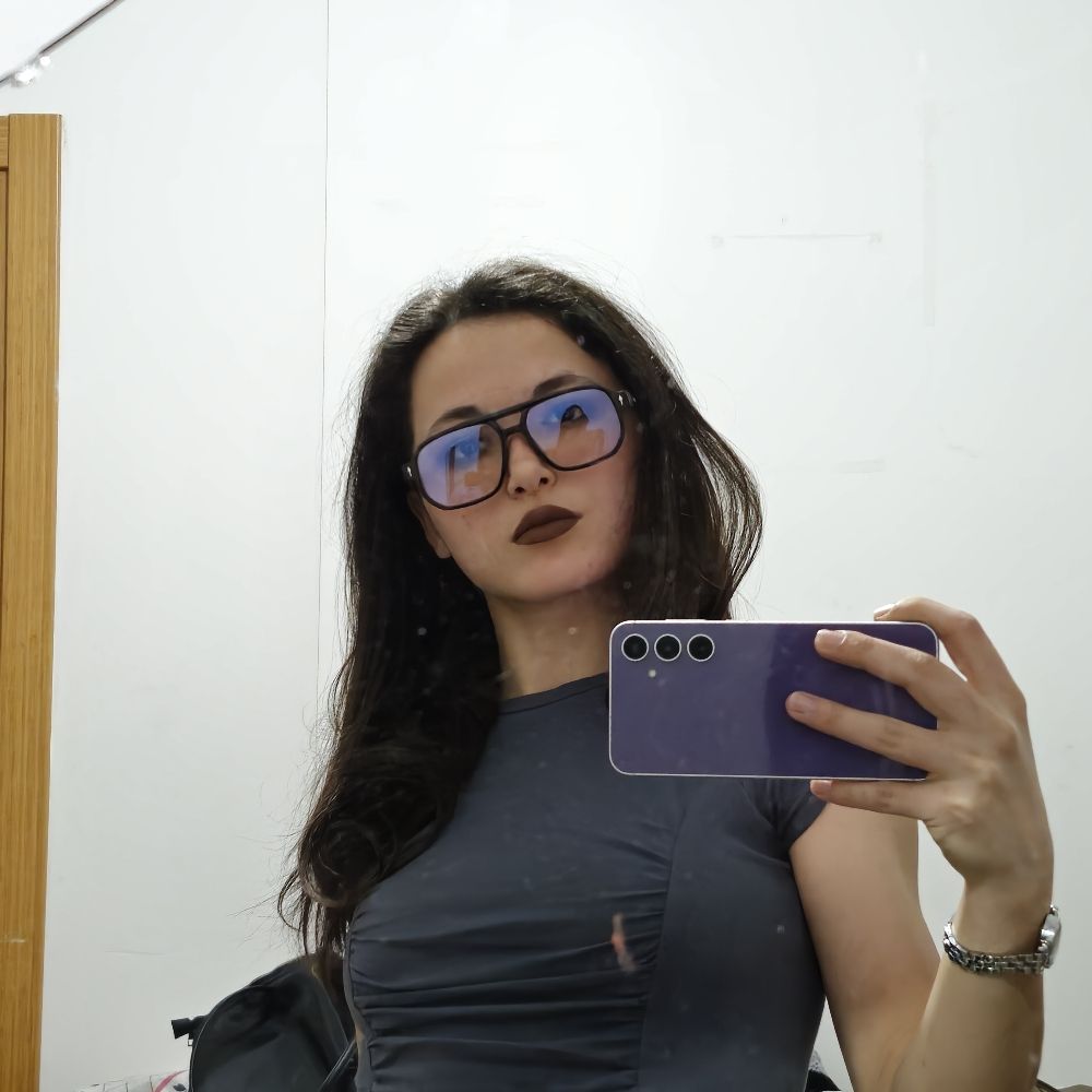Esma a.k.a Este