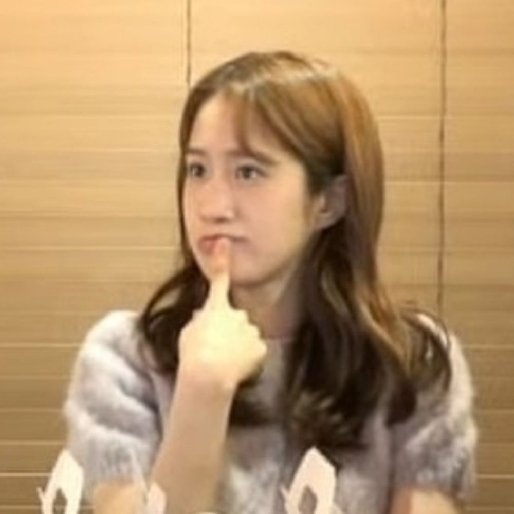 먐