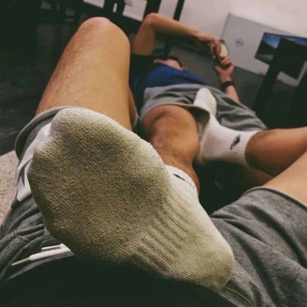 把袜子脱了