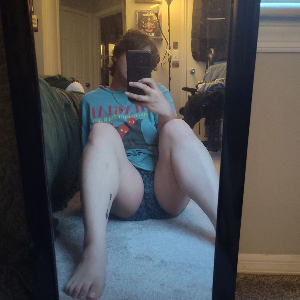 everybody's fav cocksucker 💞