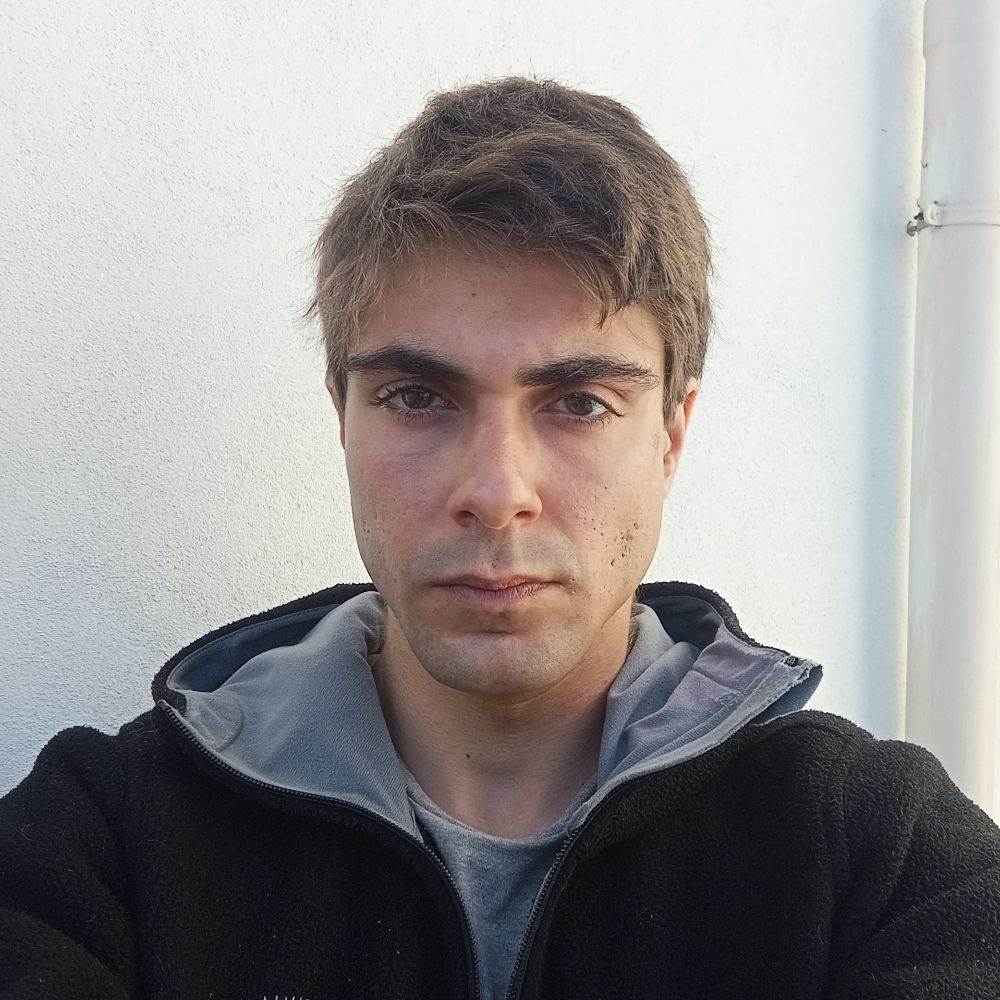 André
