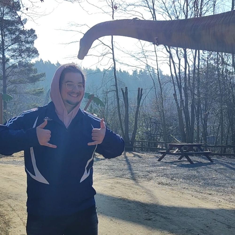 Jonny241 (hört Jurassic Steckbrief 🦕)