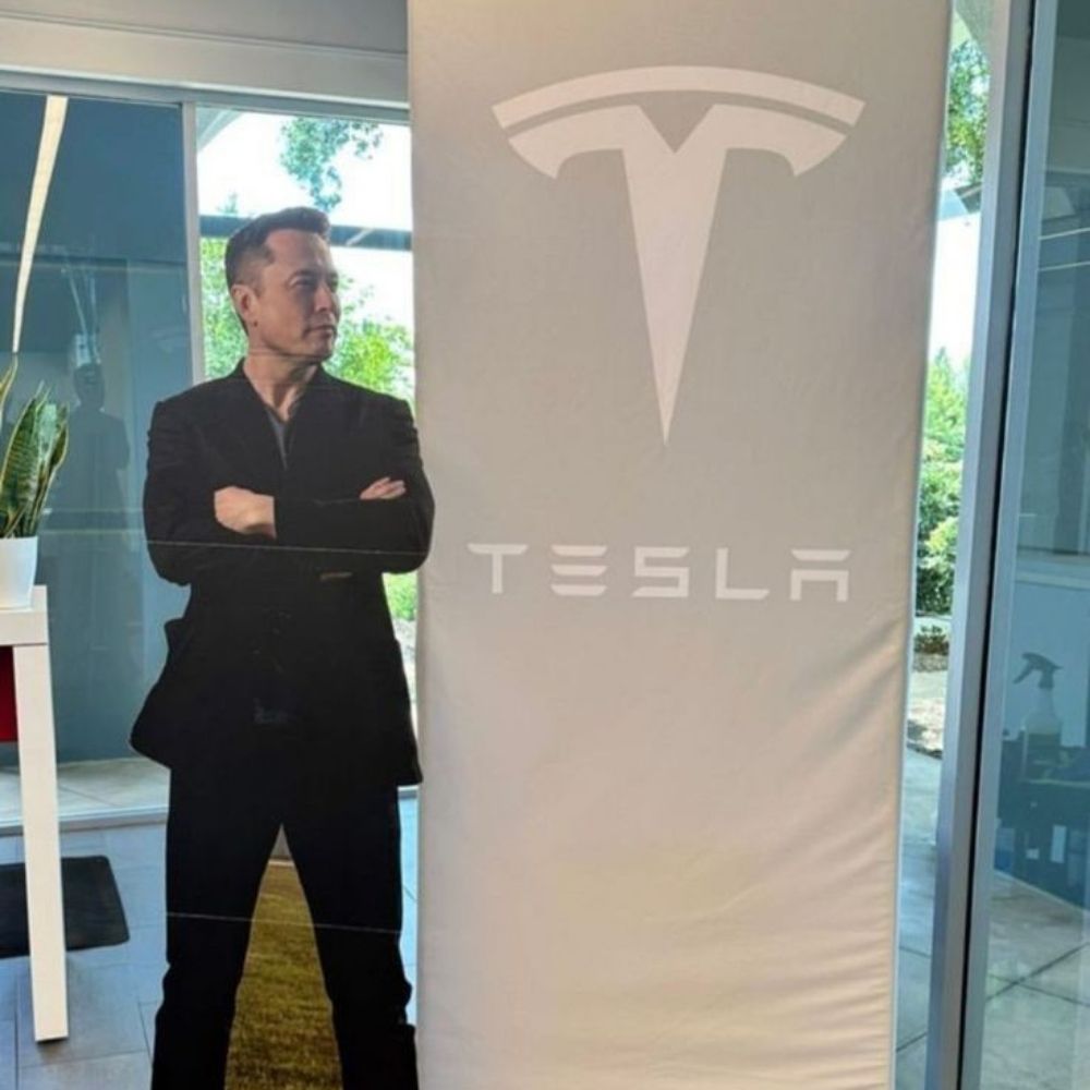 LOVERS-OF-TESLA
