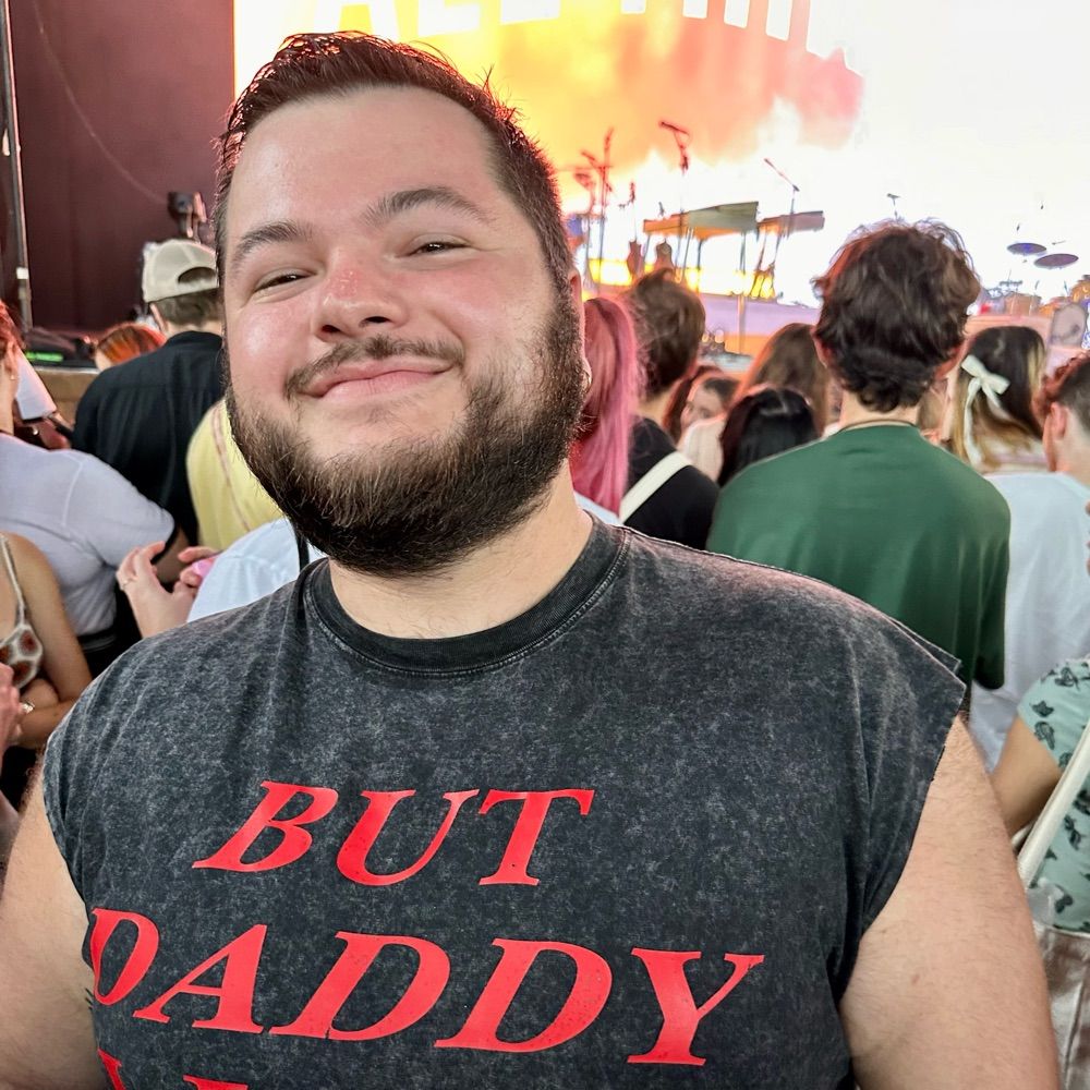 charlie 🍑 (he/him)