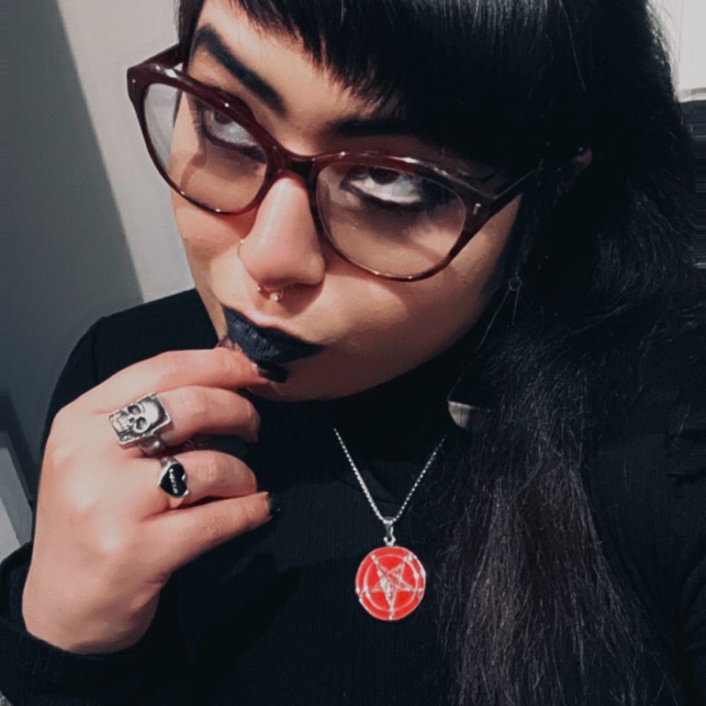 🖤Isa Flores🖤