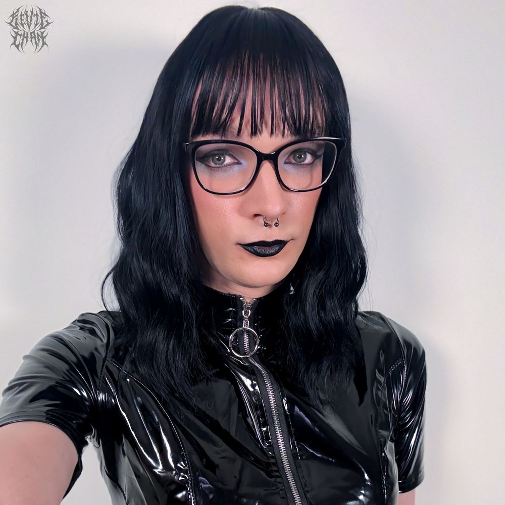 Miss Evie 🖤