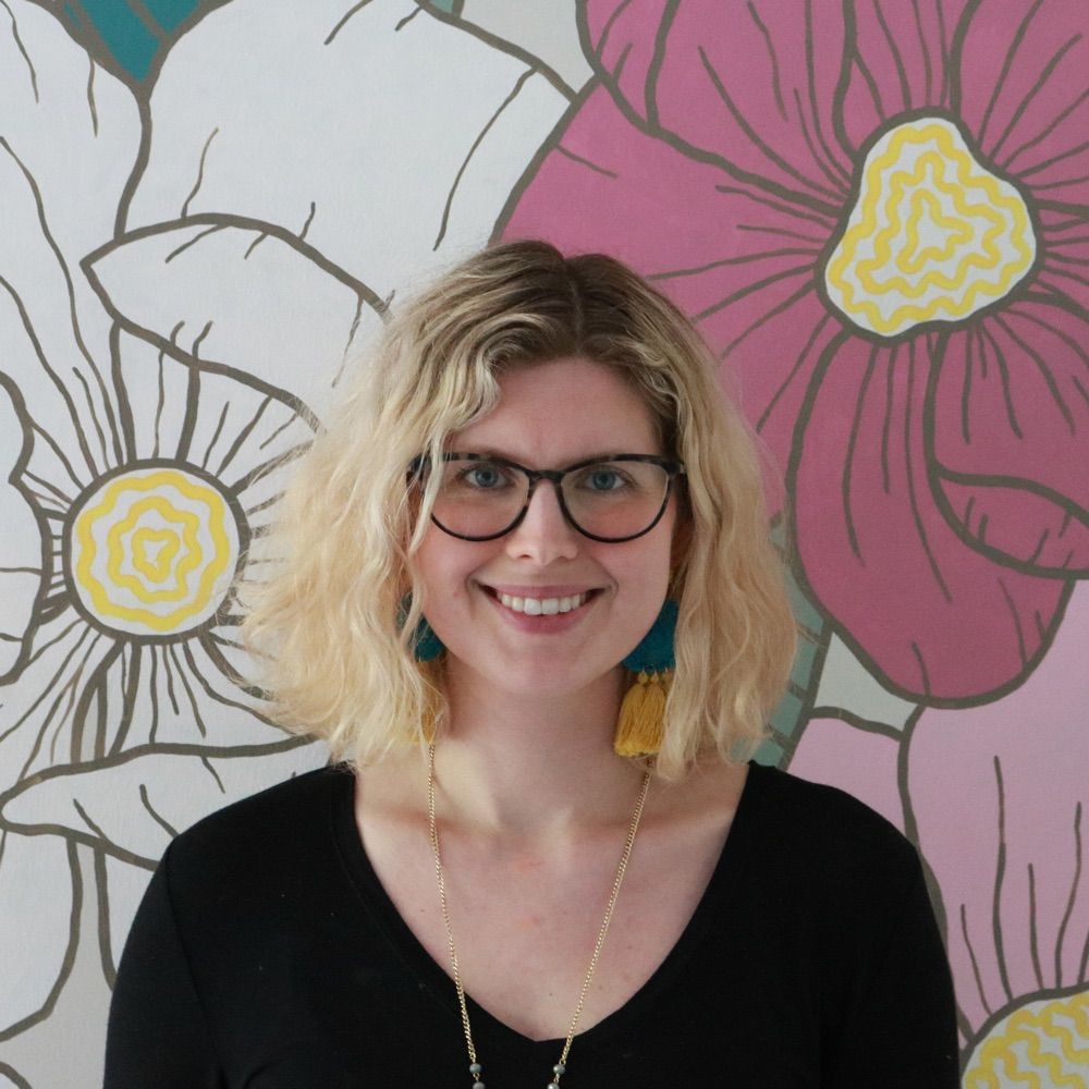 Artist & Muralist: Artsy Elaine