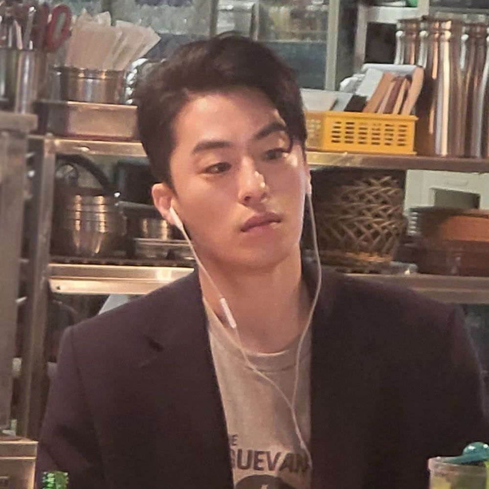 누