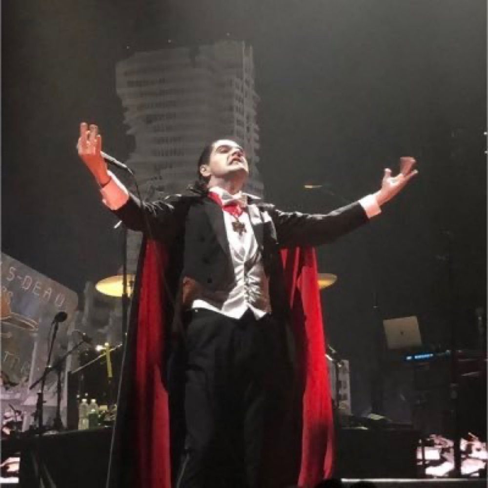 🦇 tay 🦇