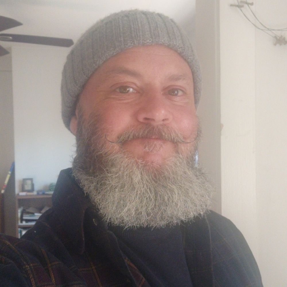 adamfirebear🏳️‍🌈⛸️