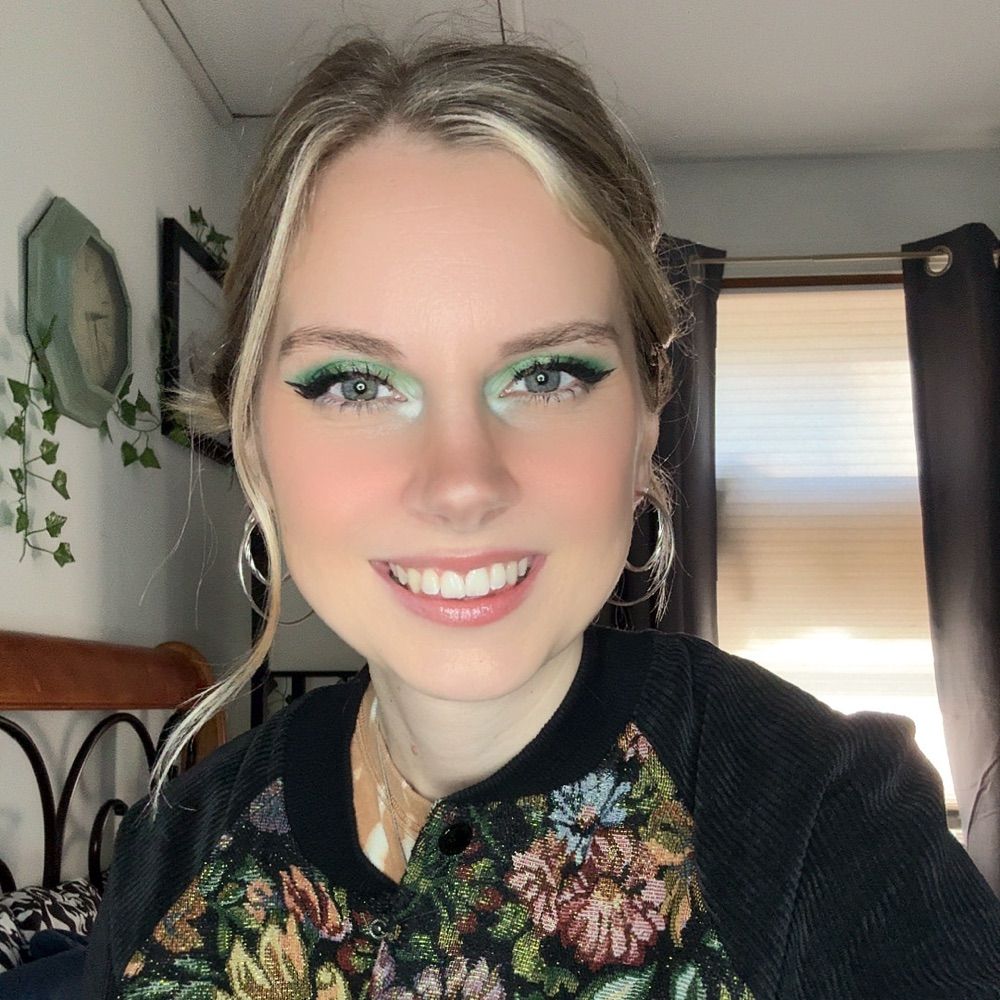 Author Holly Huntress