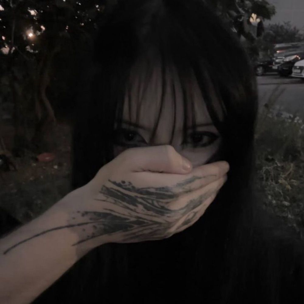 ♱