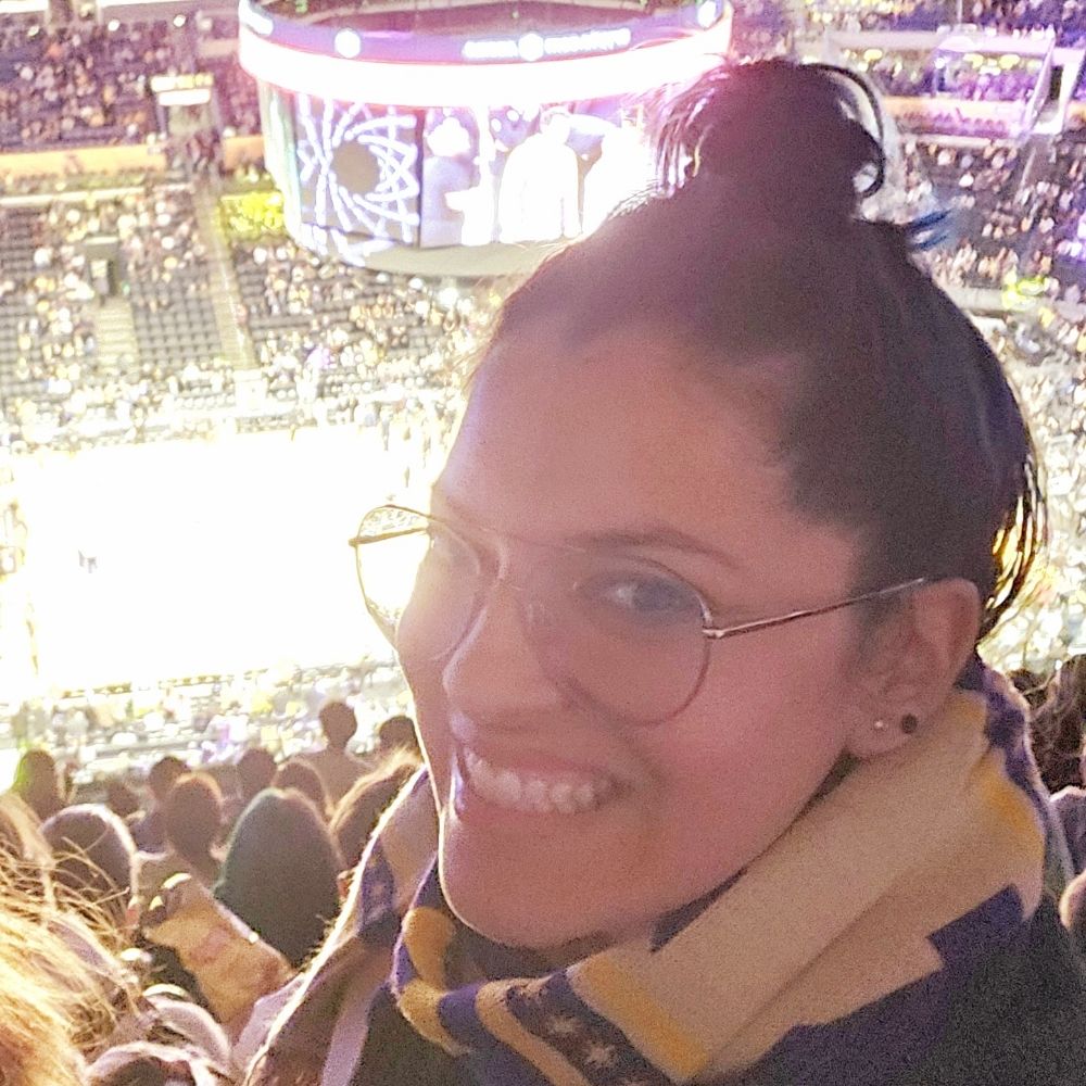 Sardisius🏀💜💛 🏠🐕🐶🦜🥝👩‍❤️‍💋‍👨