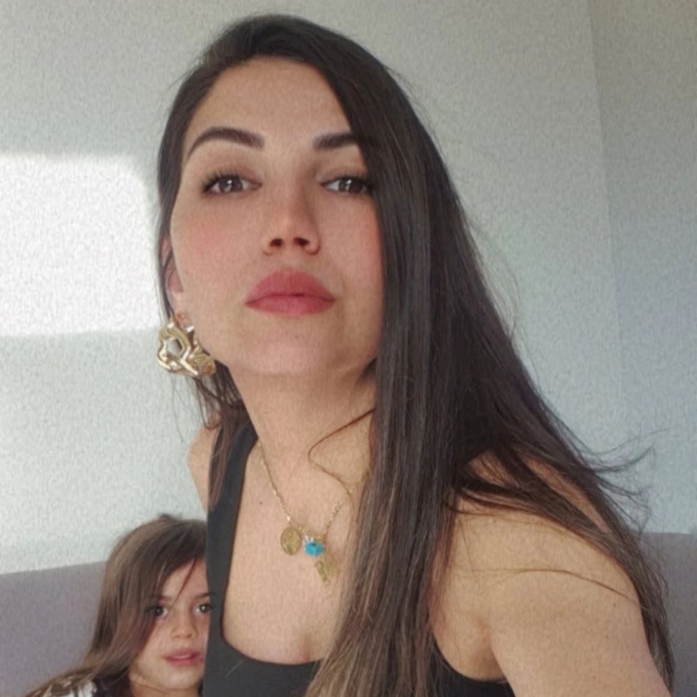 Demet.