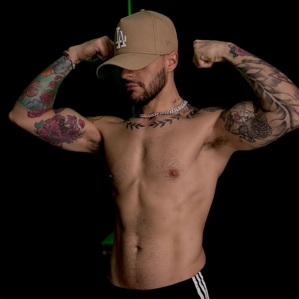 Bro 👑 👣 🧦 🧢 👊🏻 💦