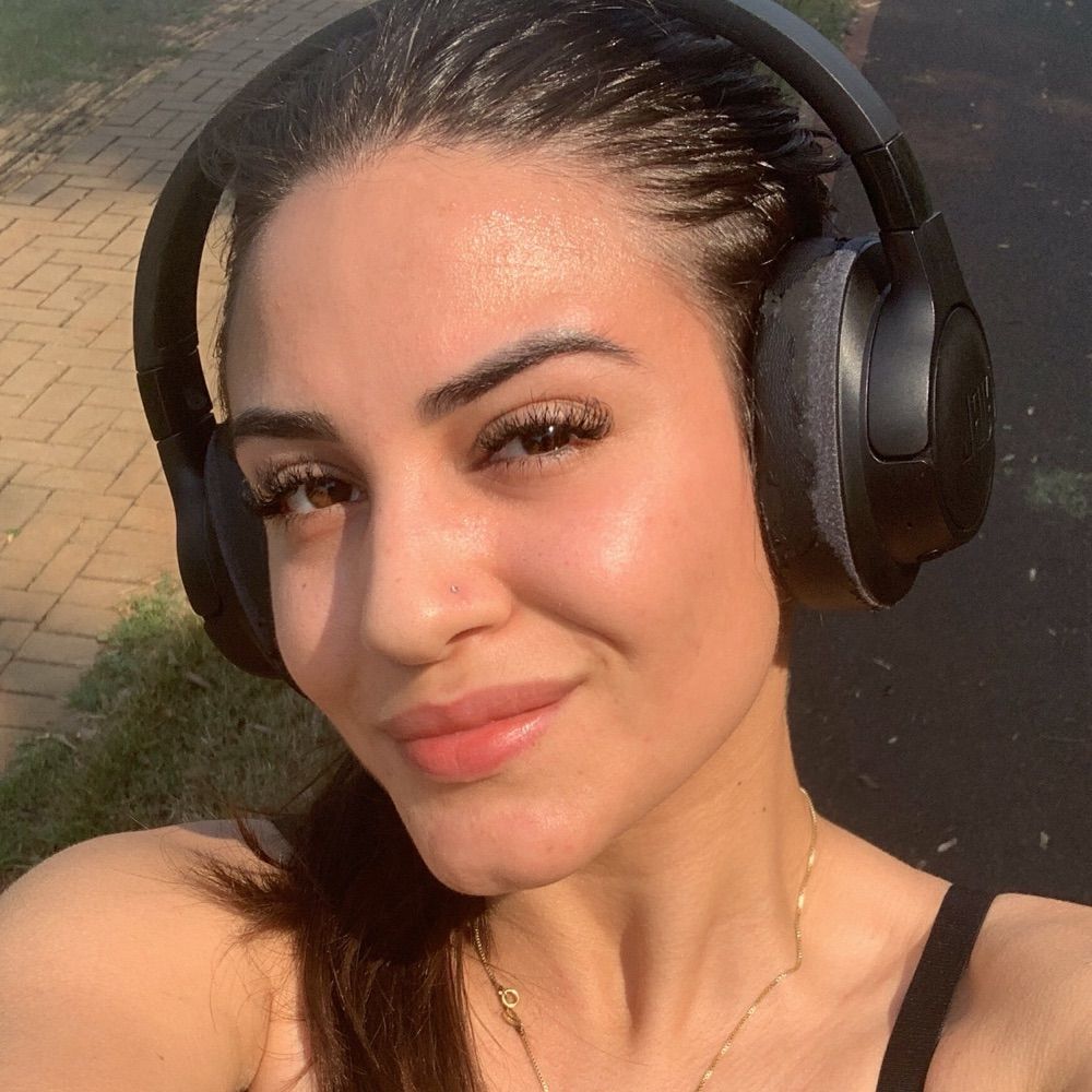 Julia Azevedo