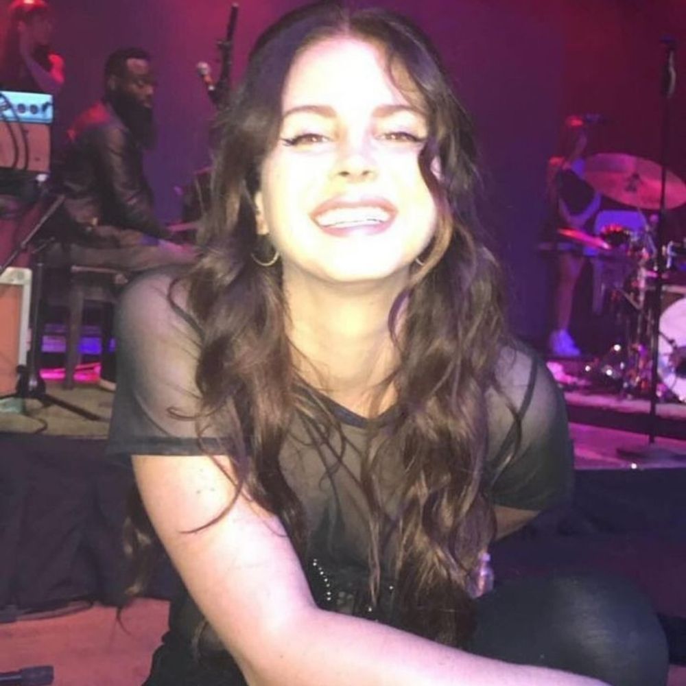 júlia.