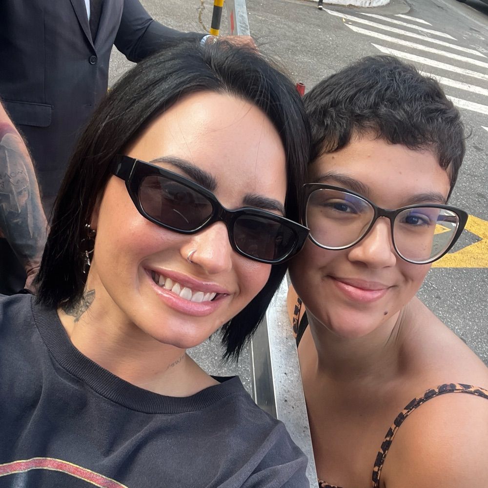 jovs ✨conheceu a demi 