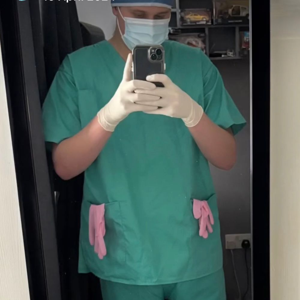 latex_glovesfetish2002