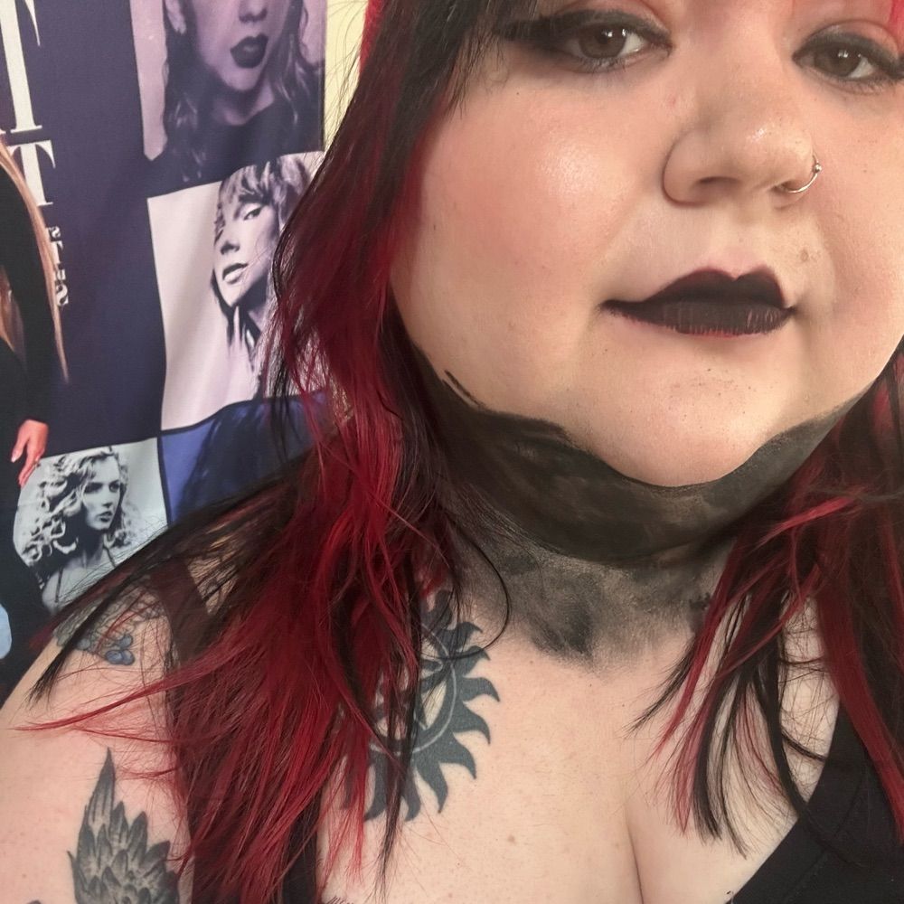 rachel is seeing mcr 🍅