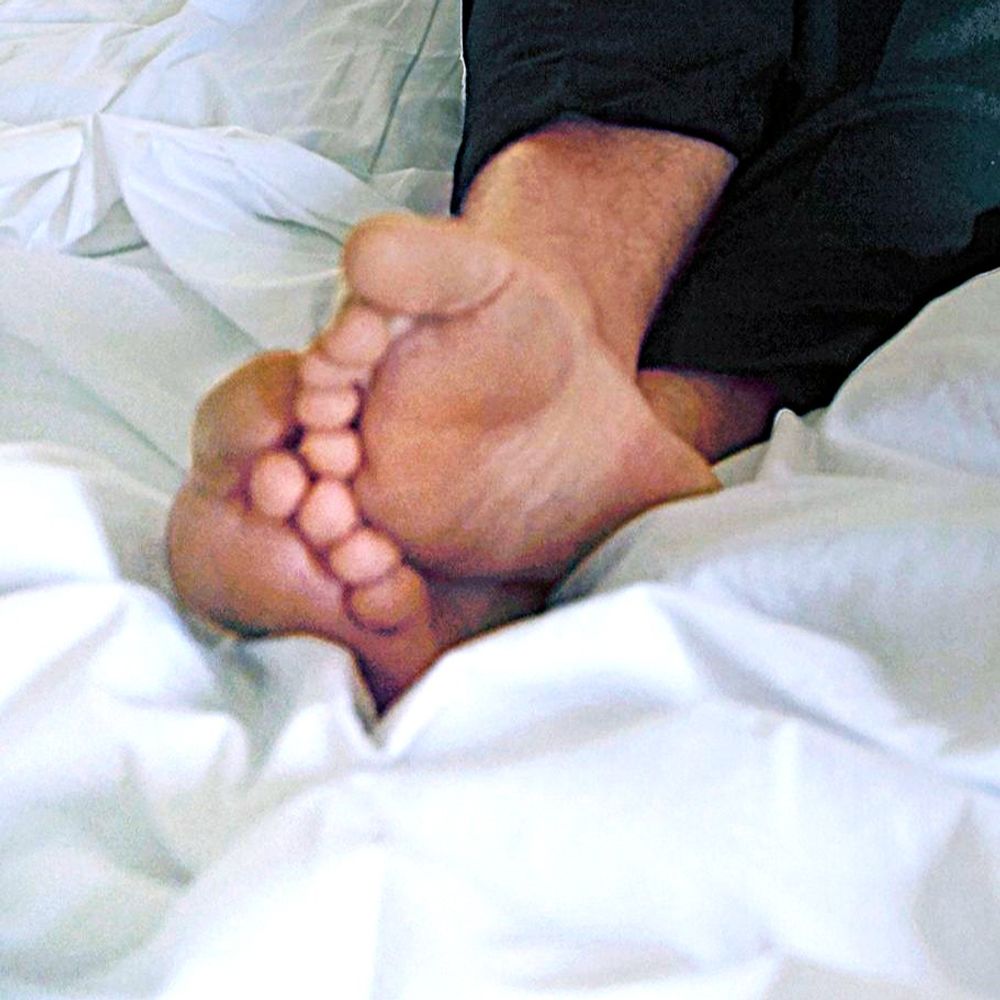 Travis Fimmel Barefoot