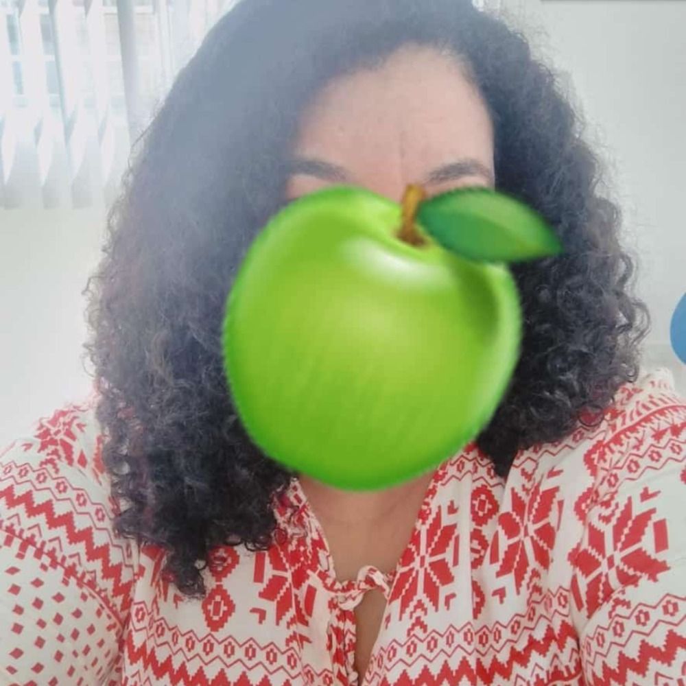 Aline está lendo *A Empregada*🔒👁️