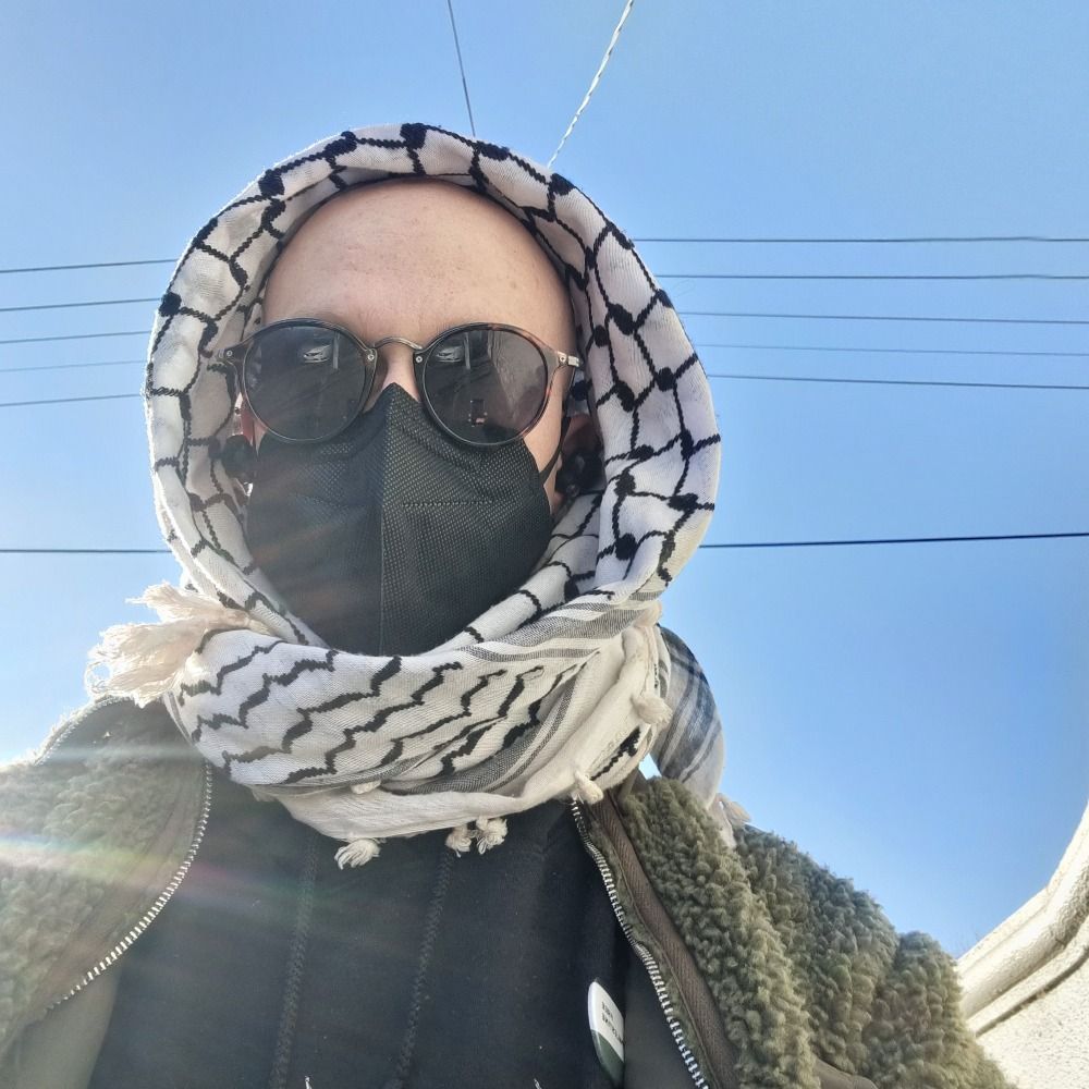 r0b (they/them)