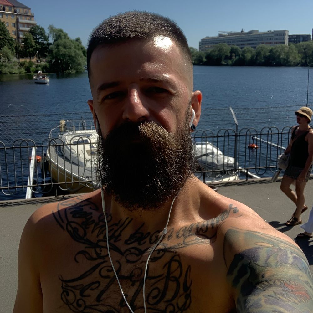 Paul Efft +18