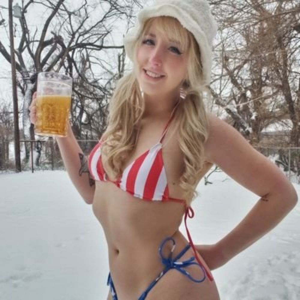 Maddy (Moon_IRL)