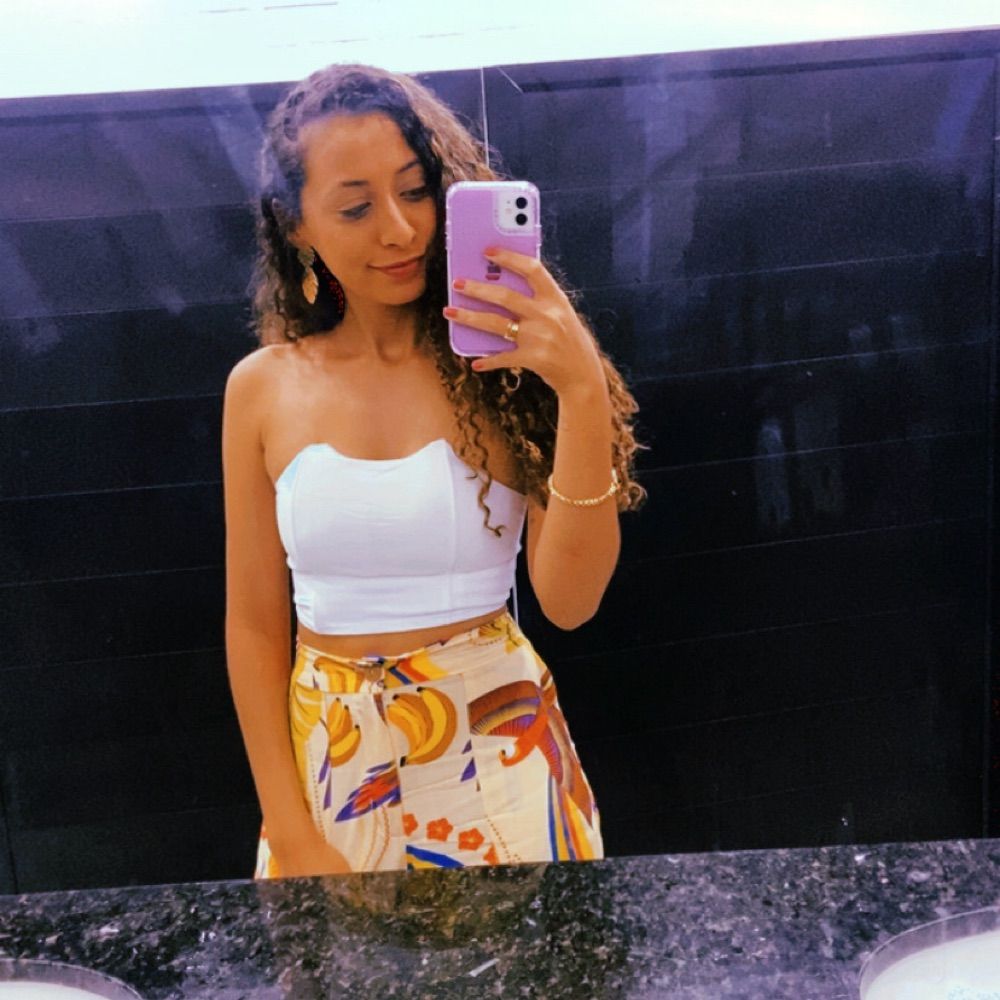 Jhennifer Martins 
