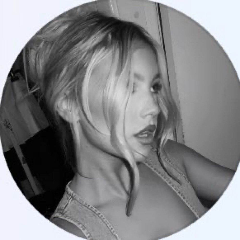 ⋆
