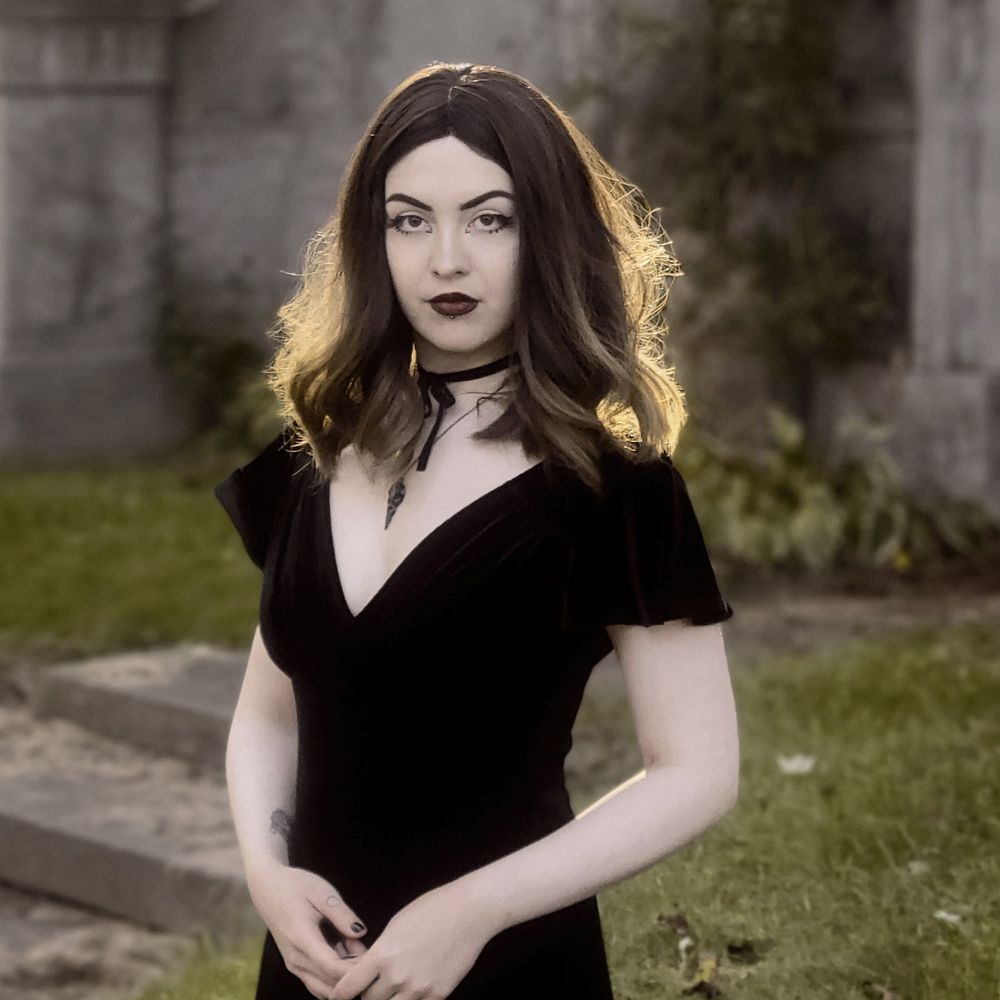 Holly Rhiannon | Horror & Fantasy Author 