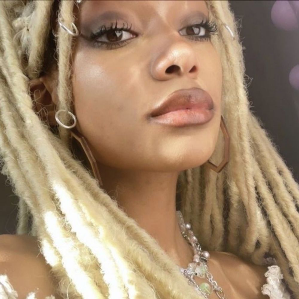 ⋆