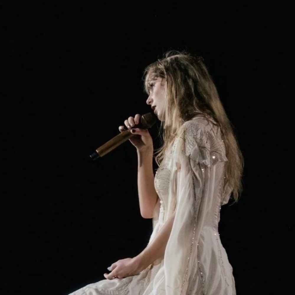 swiftie girl