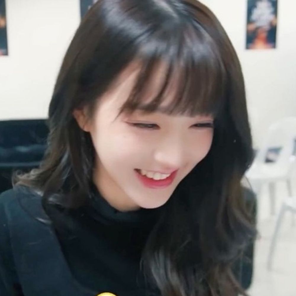 iza៹ ୨ৎ .