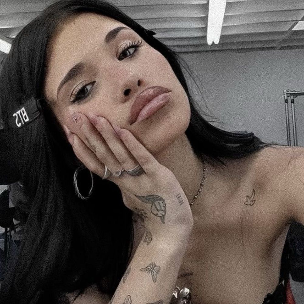 𝐌𝐚𝐯𝐢𝐞.