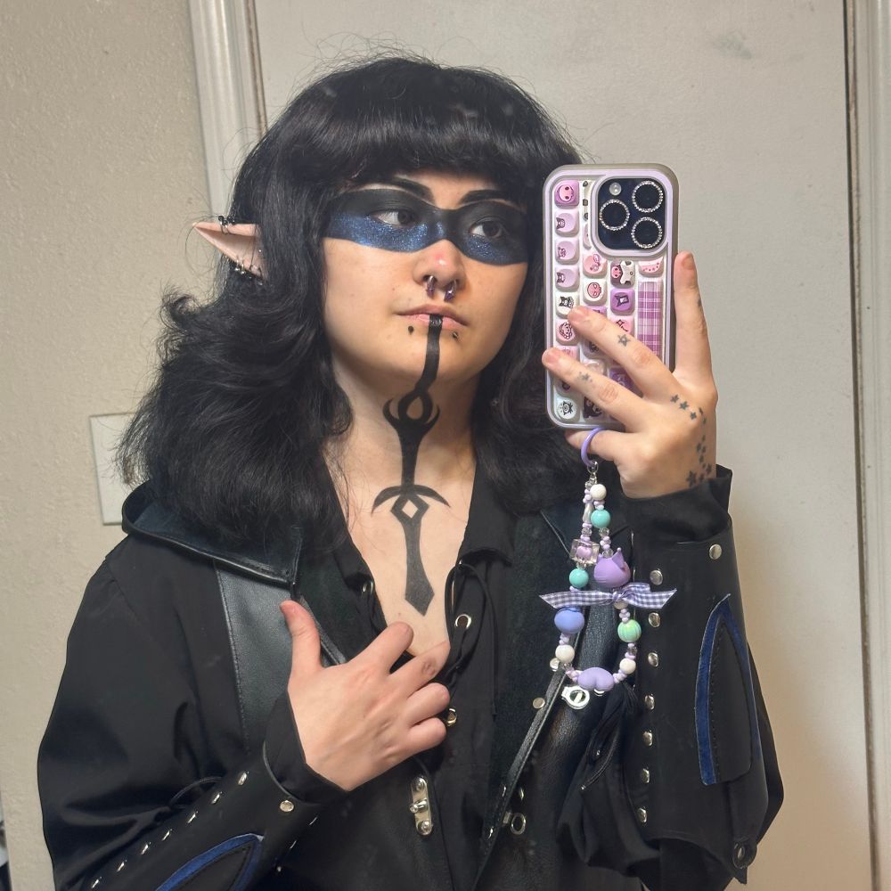 Taped Emo Boi 🏳️‍⚧️