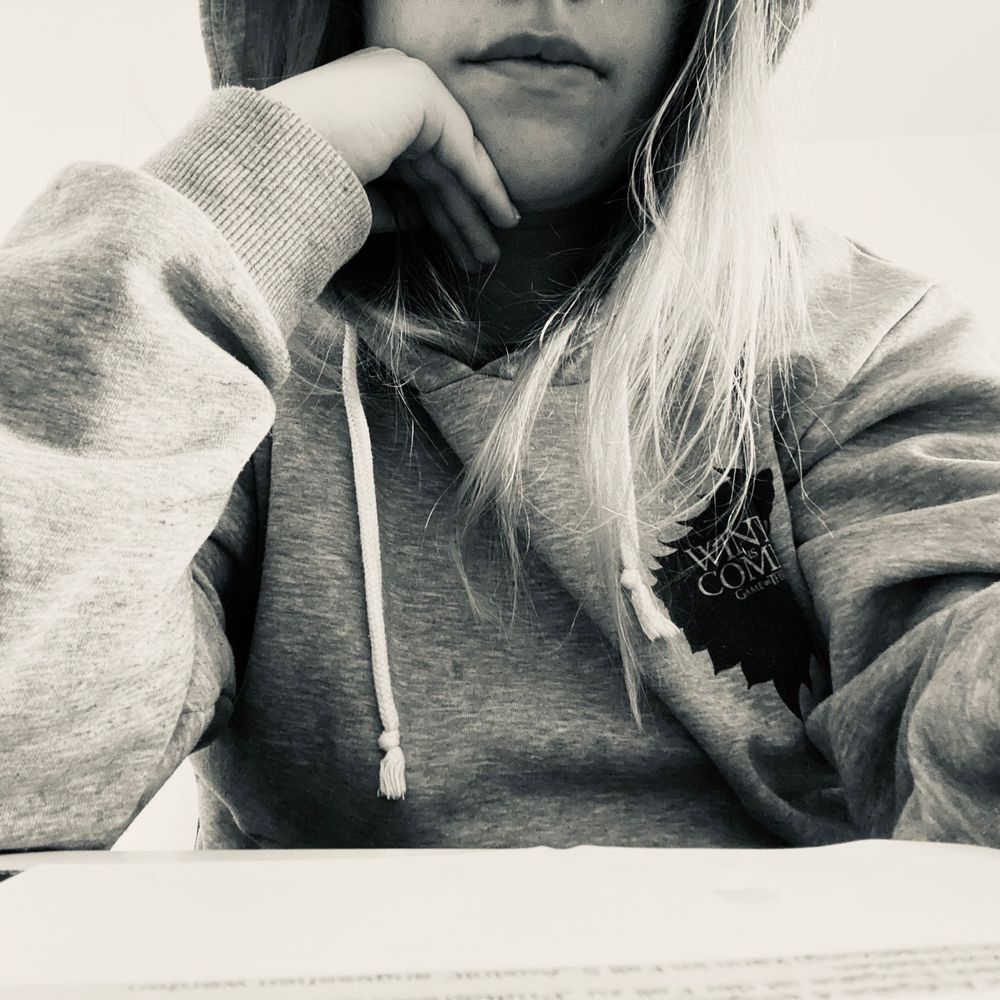 Klein.Blond.Wütend