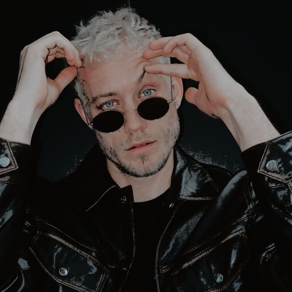 𝐀𝐍𝐃𝐑𝐄𝐖.