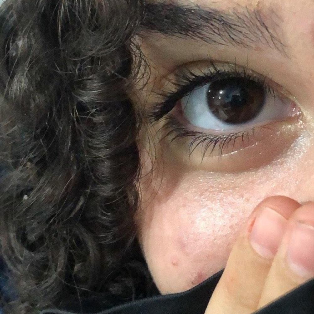 lily come carniça 