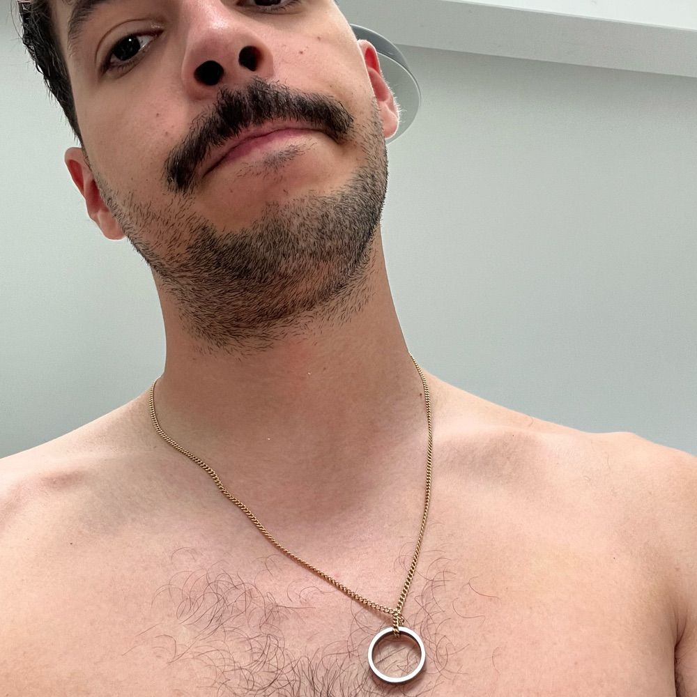 Tomás