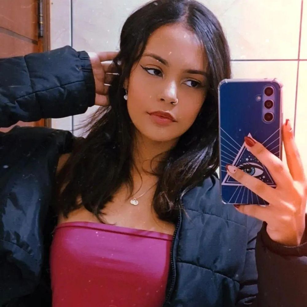 b. 💋