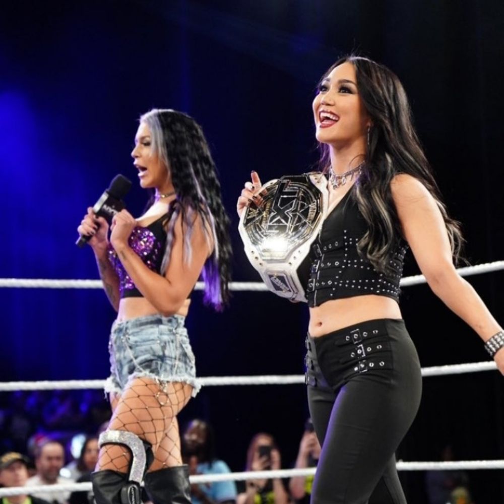 Jason Roxanne, Cora, and Bayley fan.
