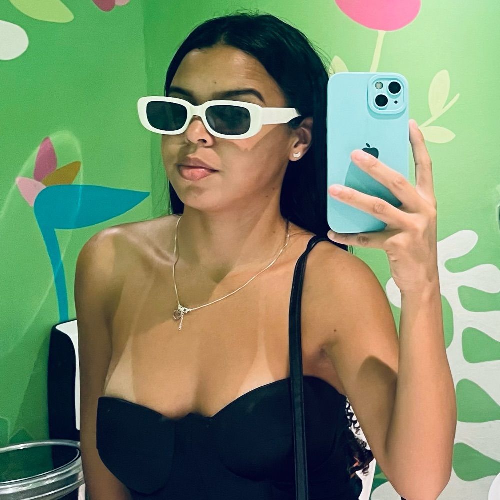 Í T 