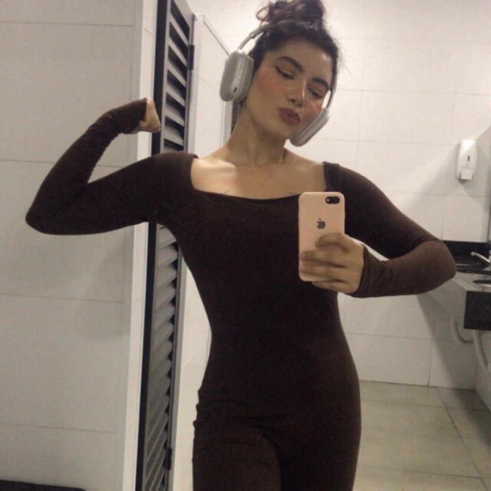 Isa Queen 