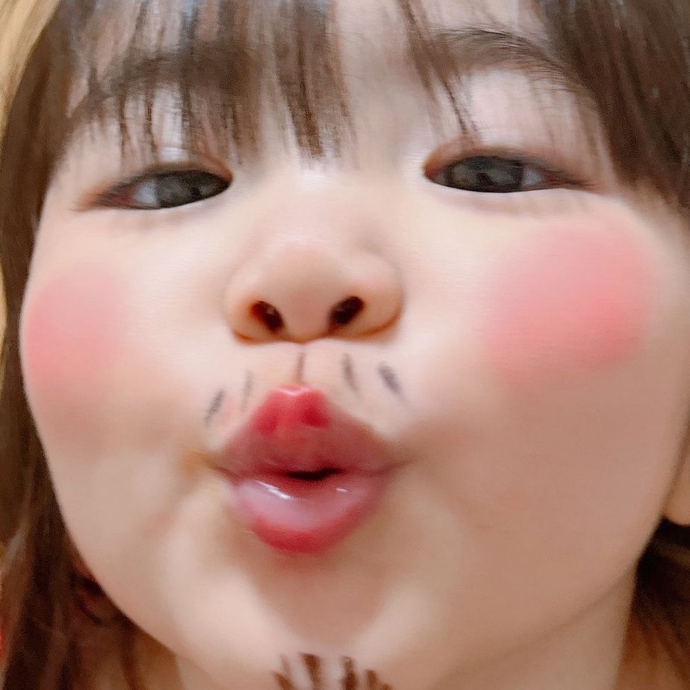 ぴーこ