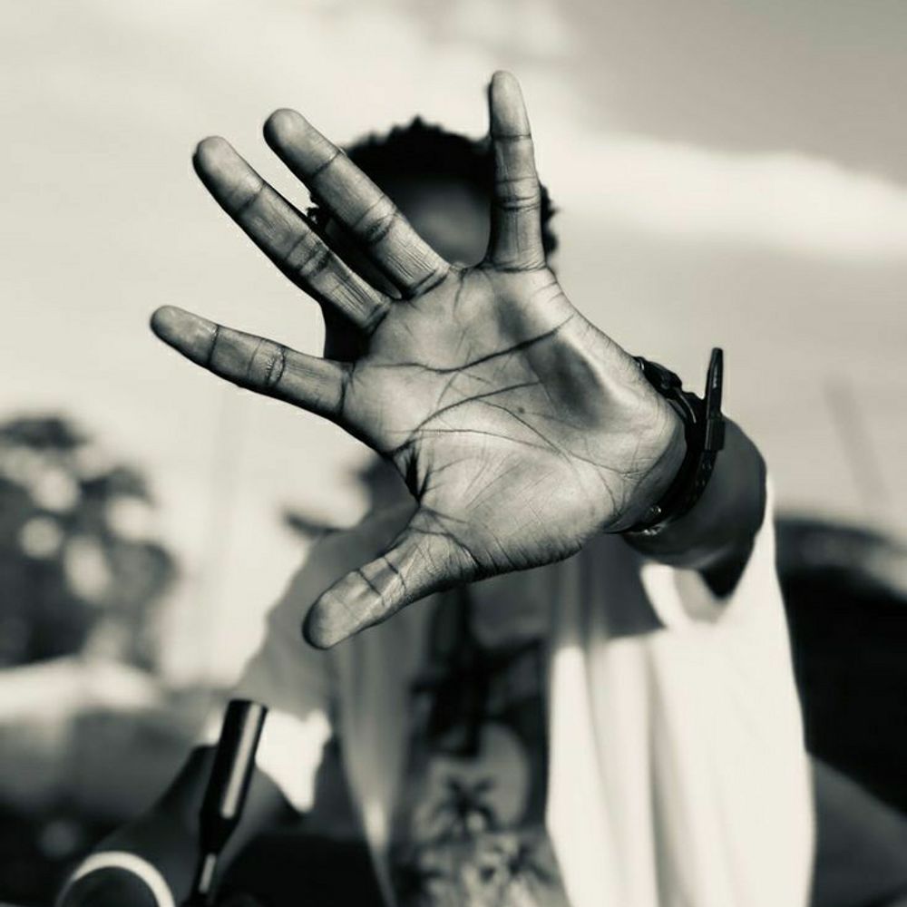 santy001.bsky.social